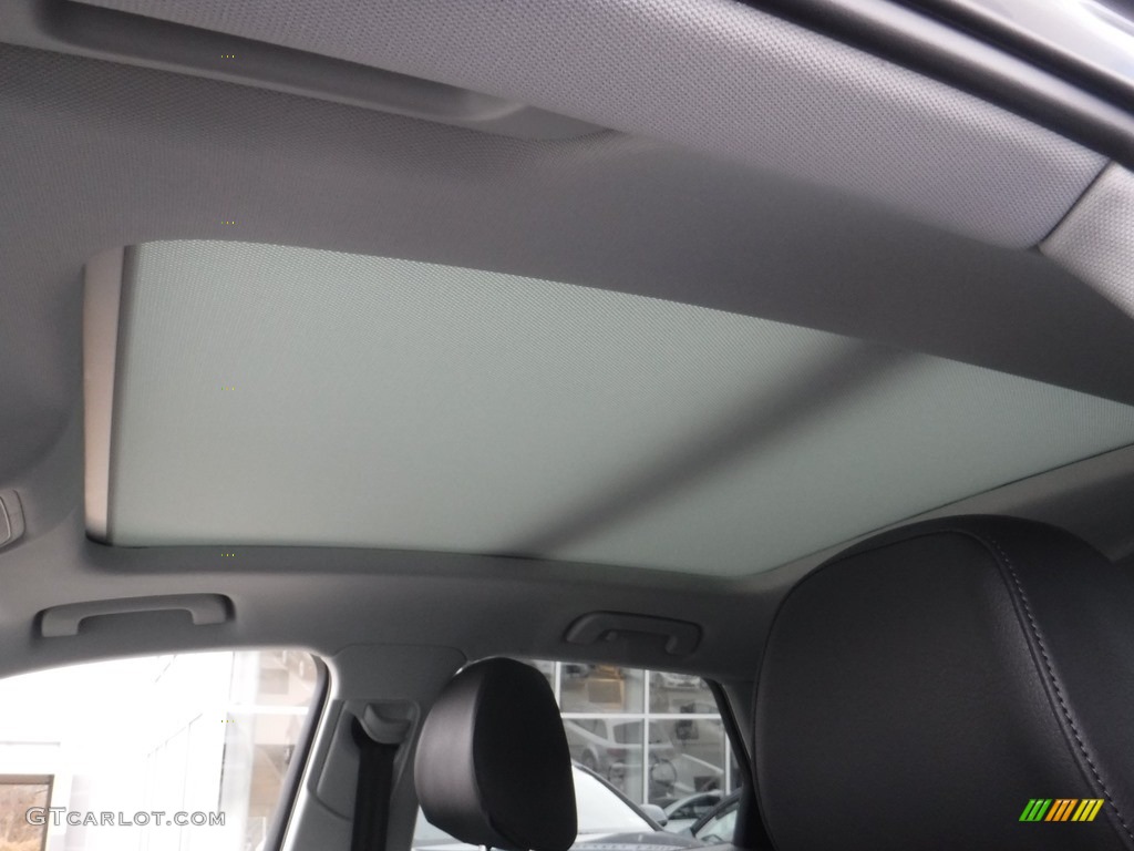 2017 Audi Q3 2.0 TFSI Premium Plus quattro Sunroof Photos