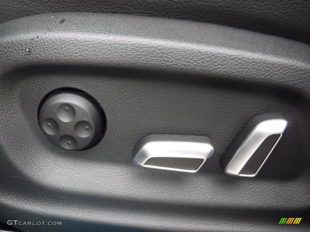2017 Audi Q3 2.0 TFSI Premium Plus quattro Controls Photo #117196489