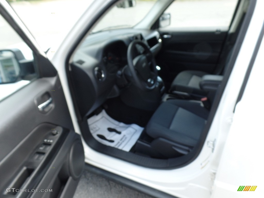 2009 Patriot Sport 4x4 - Stone White / Dark Slate Gray/Medium Slate Gray photo #9