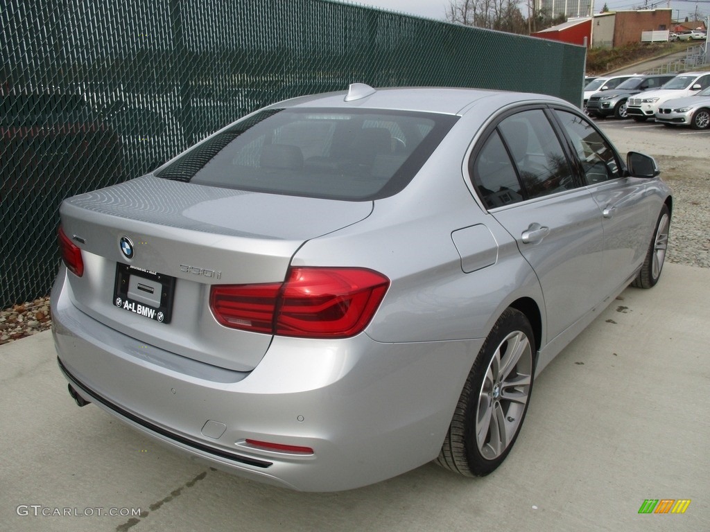 2017 3 Series 330i xDrive Sedan - Glacier Silver Metallic / Black photo #4