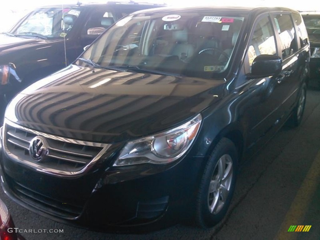 Nocturne Black Metallic Volkswagen Routan