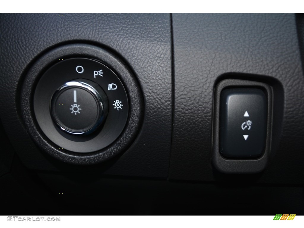 2015 Taurus Limited - Ingot Silver Metallic / Charcoal Black photo #24