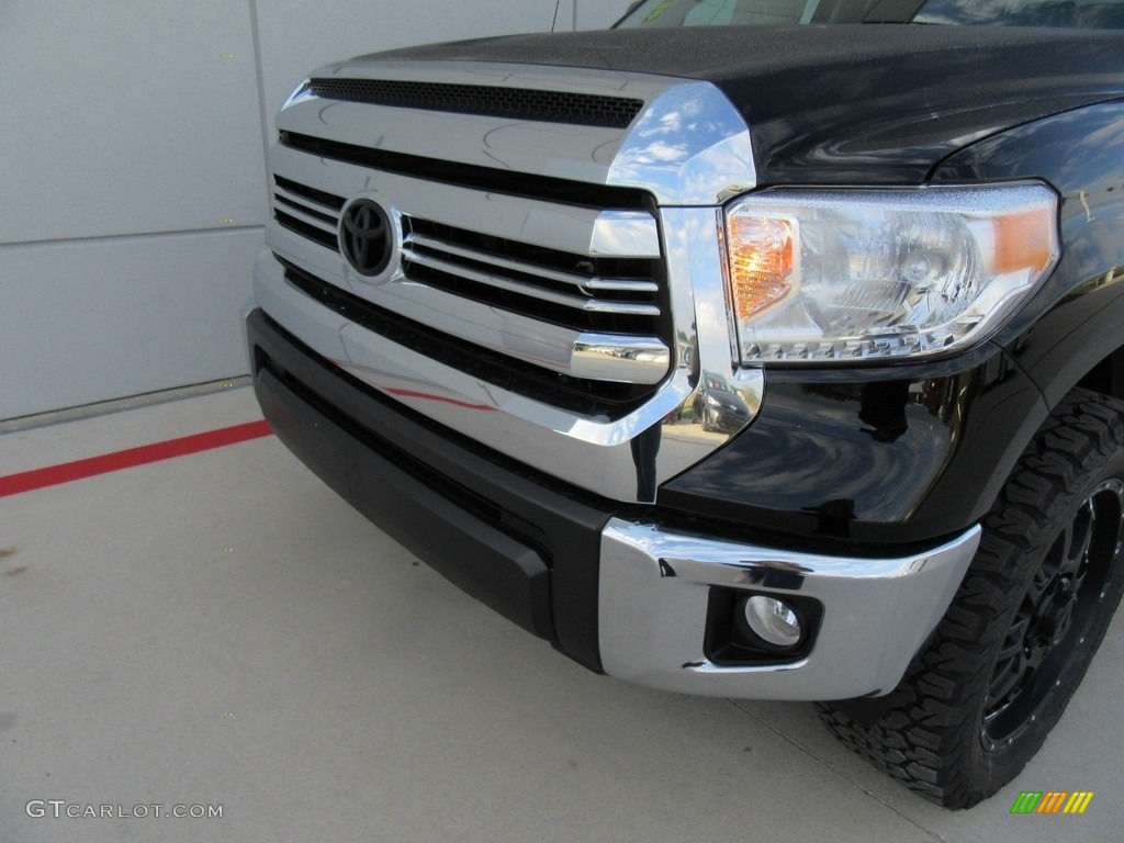 2017 Tundra SR5 CrewMax 4x4 - Midnight Black Metallic / Graphite photo #10