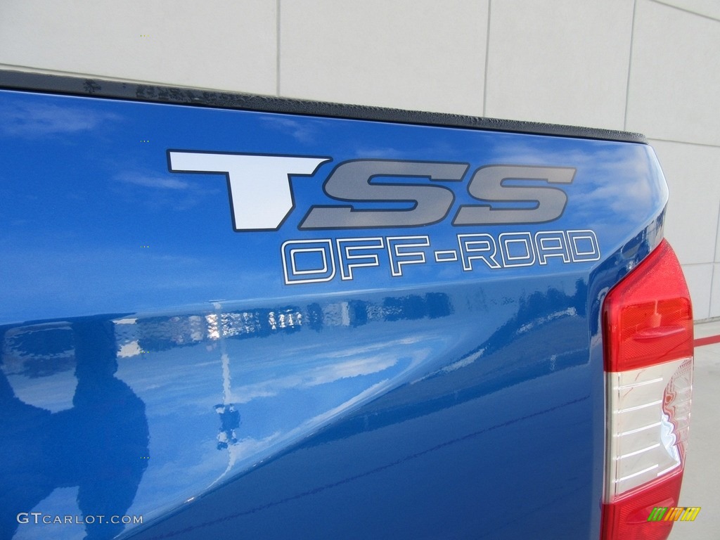 2017 Toyota Tundra SR5 TSS Off-Road CrewMax Marks and Logos Photo #117208561