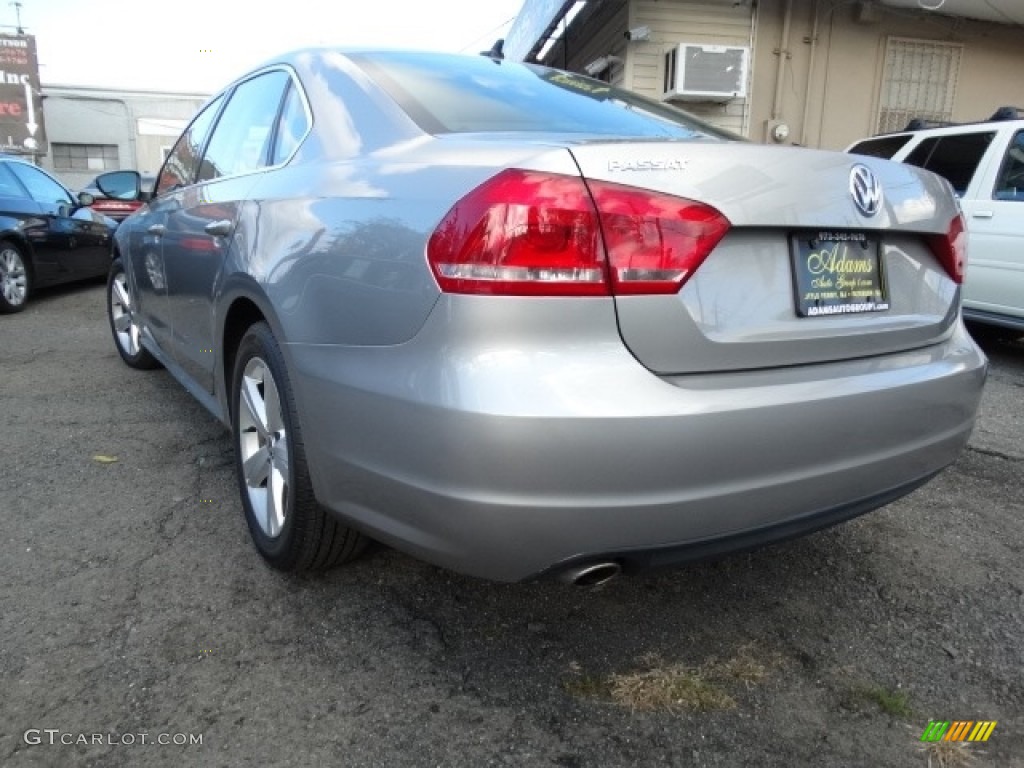 2012 Passat 2.5L SE - Reflex Silver Metallic / Cornsilk Beige photo #5