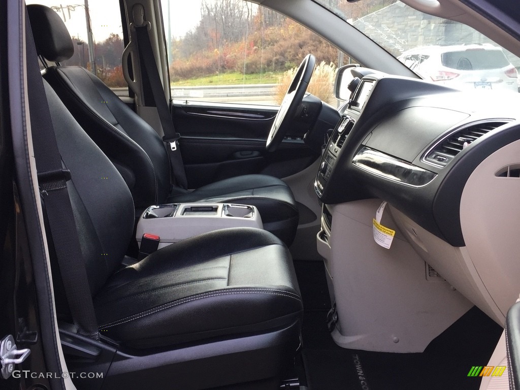 2016 Town & Country Touring - Brilliant Black Crystal Pearl / Black/Light Graystone photo #25
