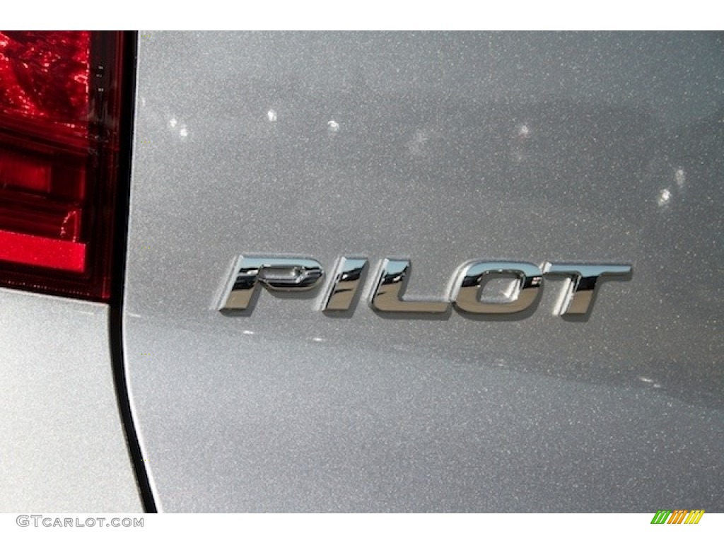 2017 Honda Pilot LX AWD Marks and Logos Photo #117222078