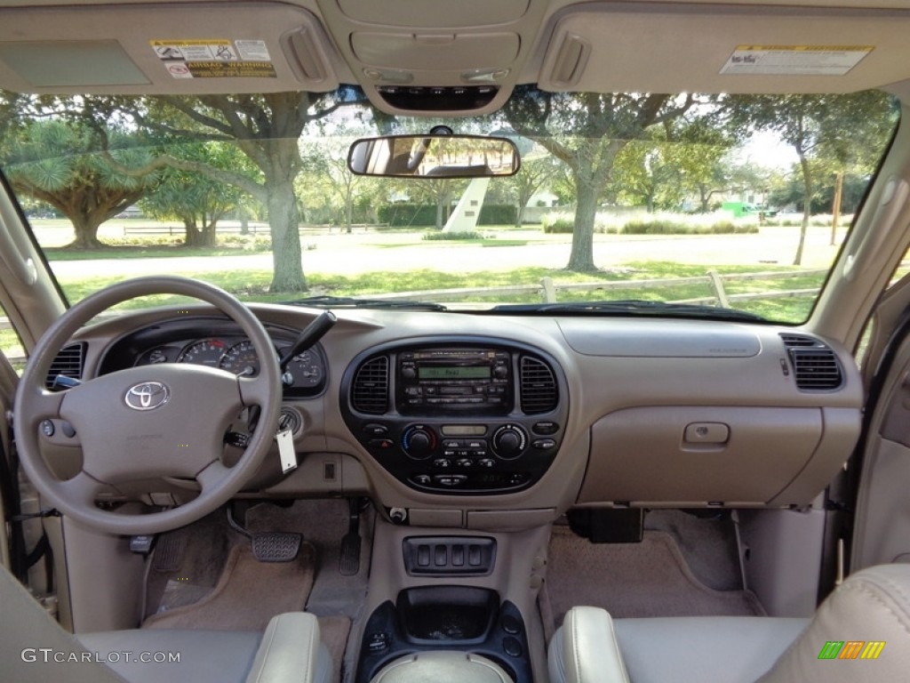 2005 Sequoia SR5 4WD - Desert Sand Mica / Taupe photo #2