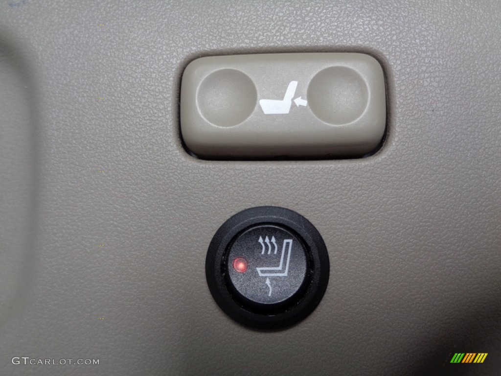 2005 Sequoia SR5 4WD - Desert Sand Mica / Taupe photo #4