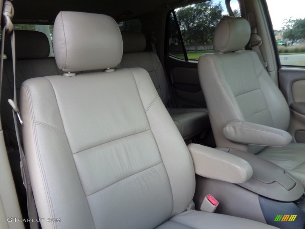 2005 Sequoia SR5 4WD - Desert Sand Mica / Taupe photo #8