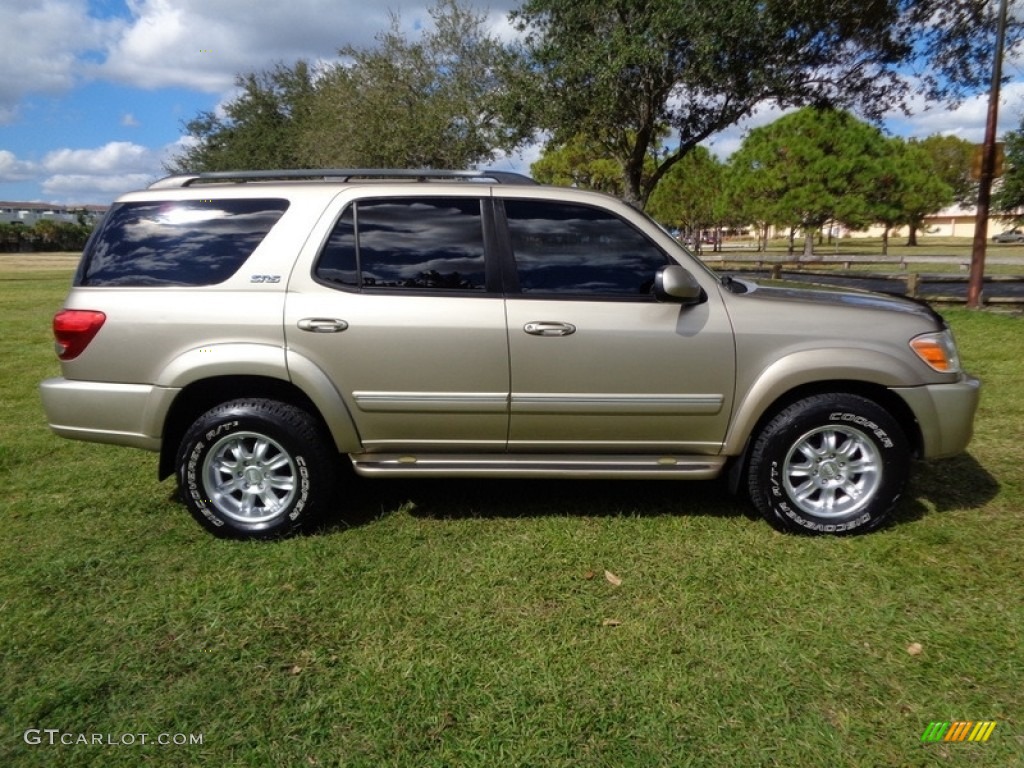 2005 Sequoia SR5 4WD - Desert Sand Mica / Taupe photo #11