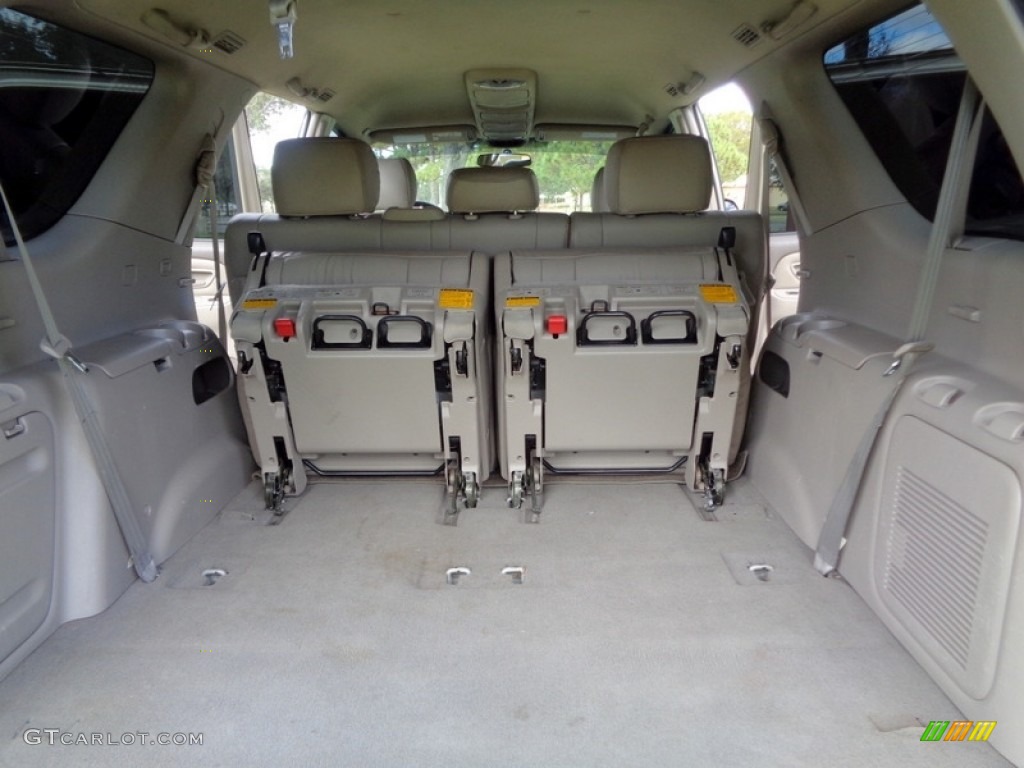 2005 Sequoia SR5 4WD - Desert Sand Mica / Taupe photo #14