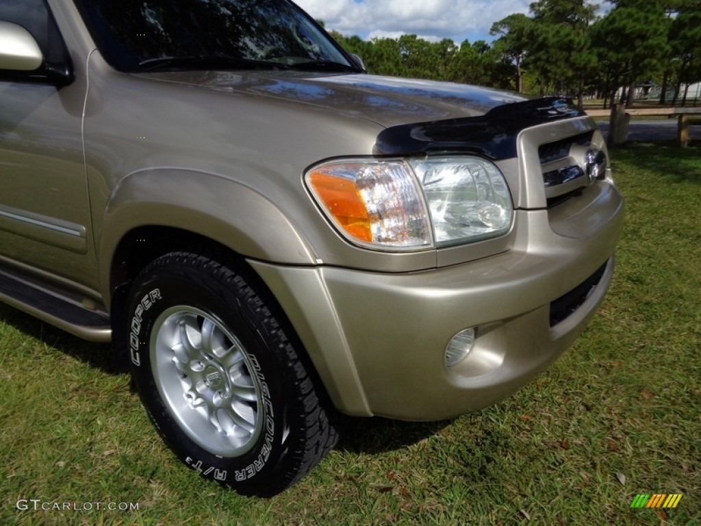 2005 Sequoia SR5 4WD - Desert Sand Mica / Taupe photo #17