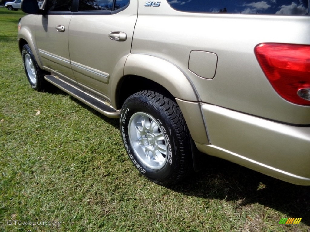 2005 Sequoia SR5 4WD - Desert Sand Mica / Taupe photo #27