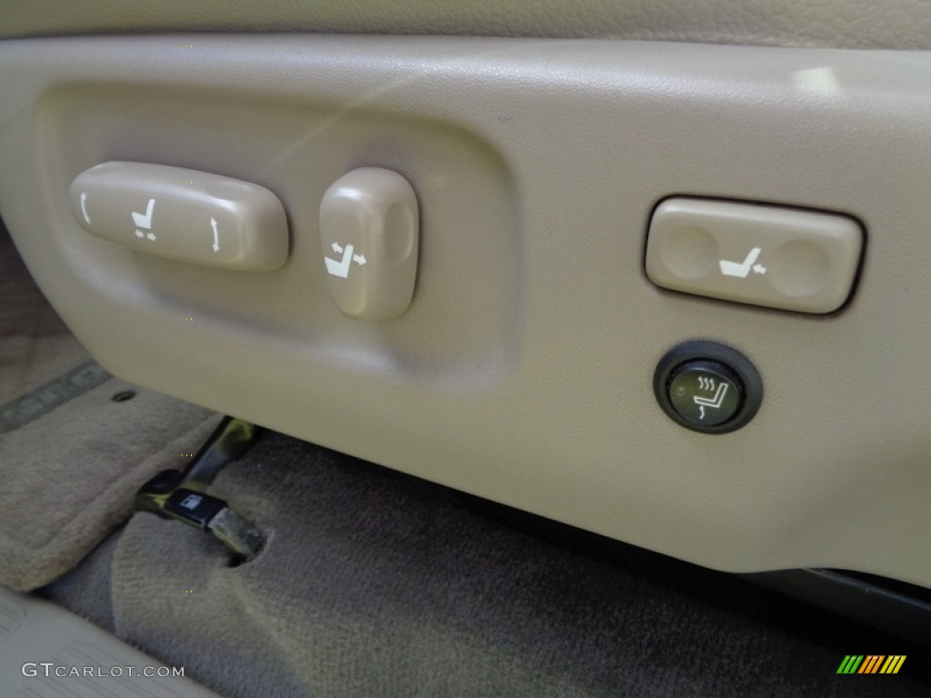 2005 Sequoia SR5 4WD - Desert Sand Mica / Taupe photo #28