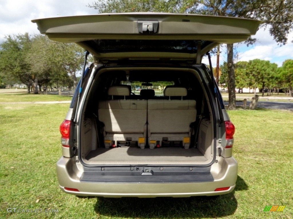 2005 Sequoia SR5 4WD - Desert Sand Mica / Taupe photo #32