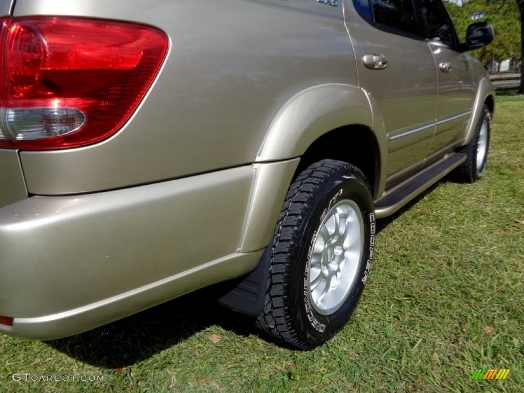 2005 Sequoia SR5 4WD - Desert Sand Mica / Taupe photo #38