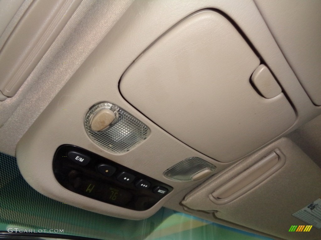 2005 Sequoia SR5 4WD - Desert Sand Mica / Taupe photo #43
