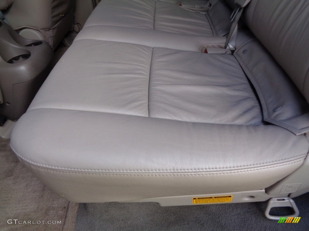 2005 Sequoia SR5 4WD - Desert Sand Mica / Taupe photo #44