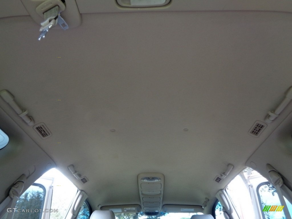 2005 Sequoia SR5 4WD - Desert Sand Mica / Taupe photo #47