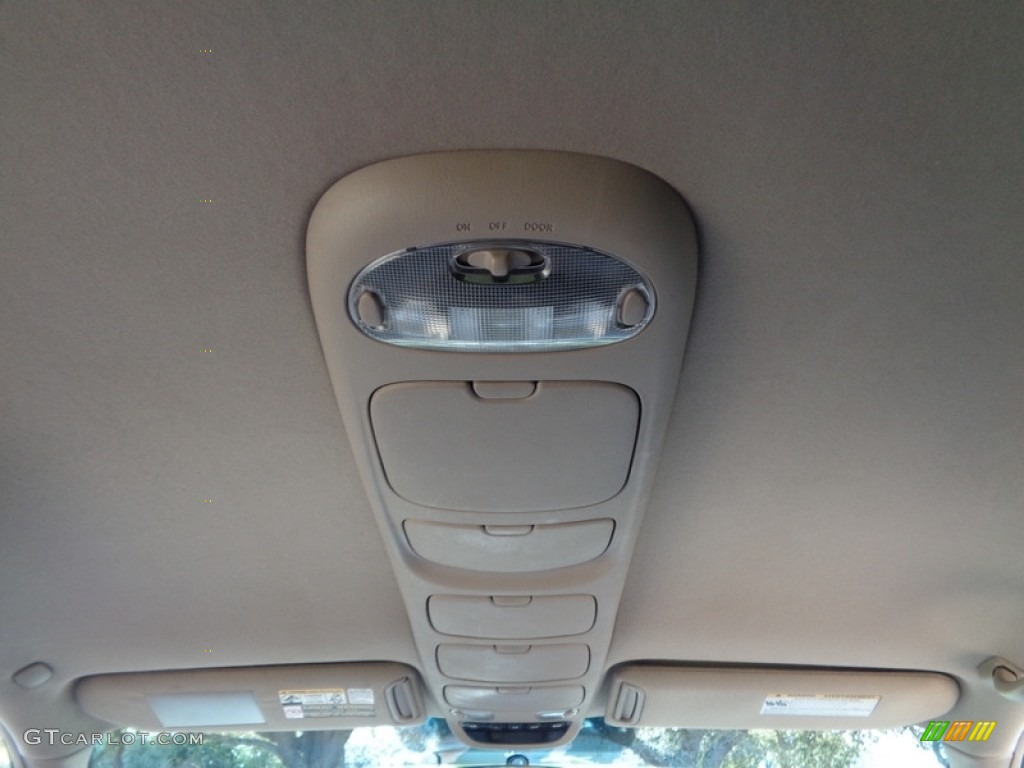 2005 Sequoia SR5 4WD - Desert Sand Mica / Taupe photo #70