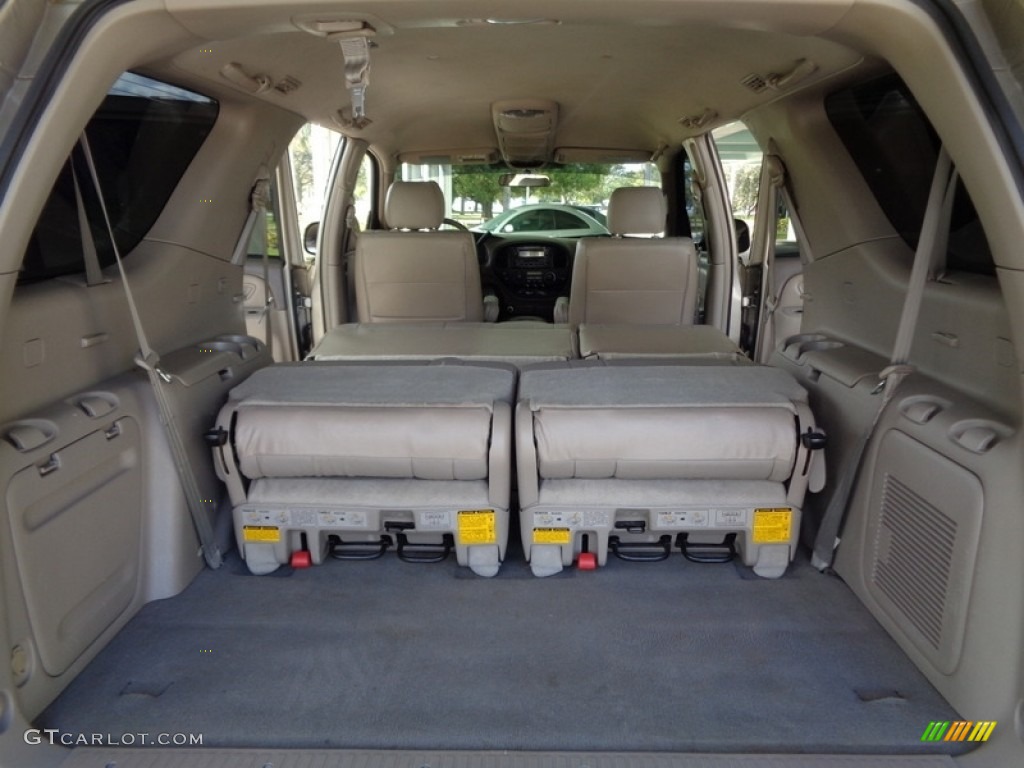 2005 Sequoia SR5 4WD - Desert Sand Mica / Taupe photo #73