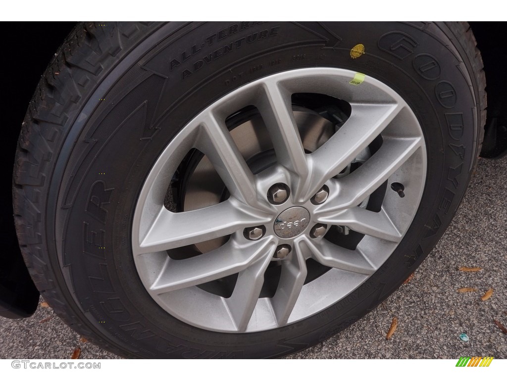 2017 Grand Cherokee Laredo E 4x4 - Diamond Black Crystal Pearl / Black photo #5