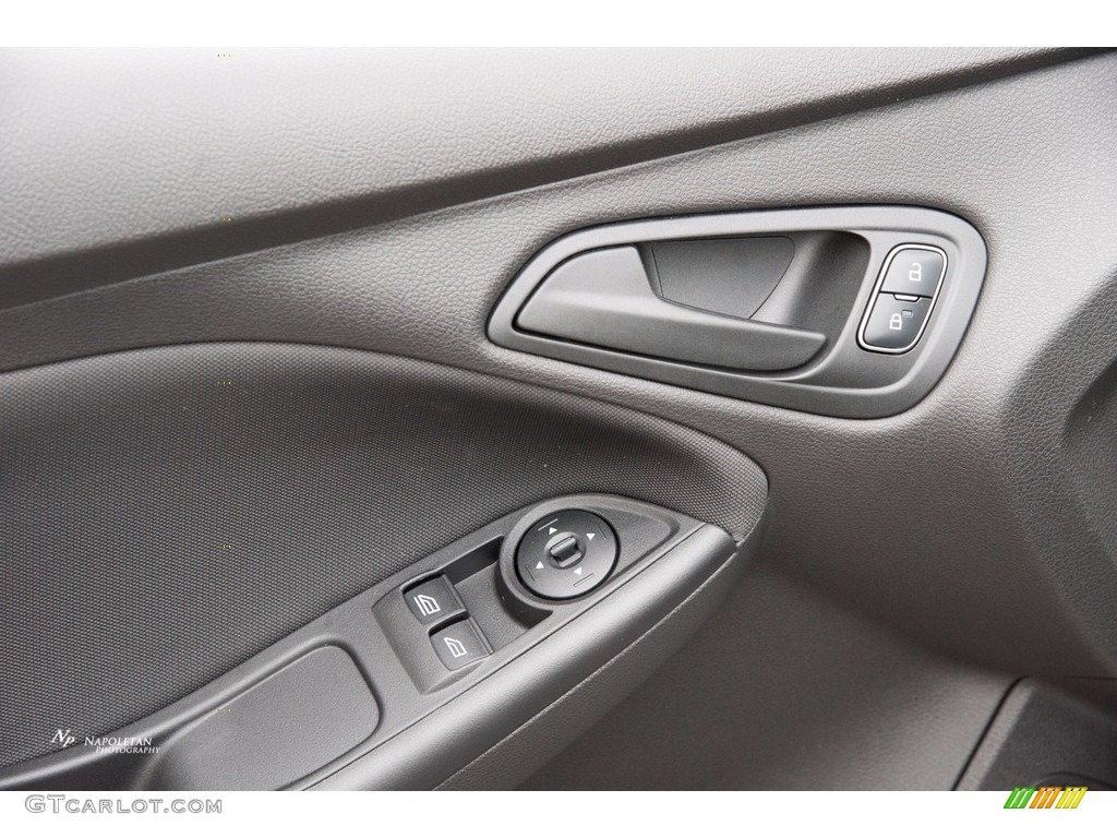 2016 Focus S Sedan - Ingot Silver / Charcoal Black photo #4