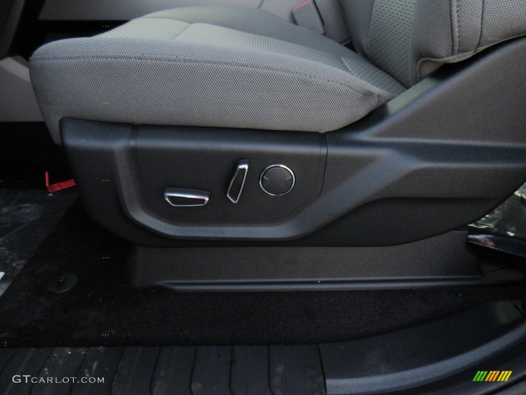 Earth Gray Interior 2017 Ford F150 XLT SuperCrew 4x4 Photo #117249232