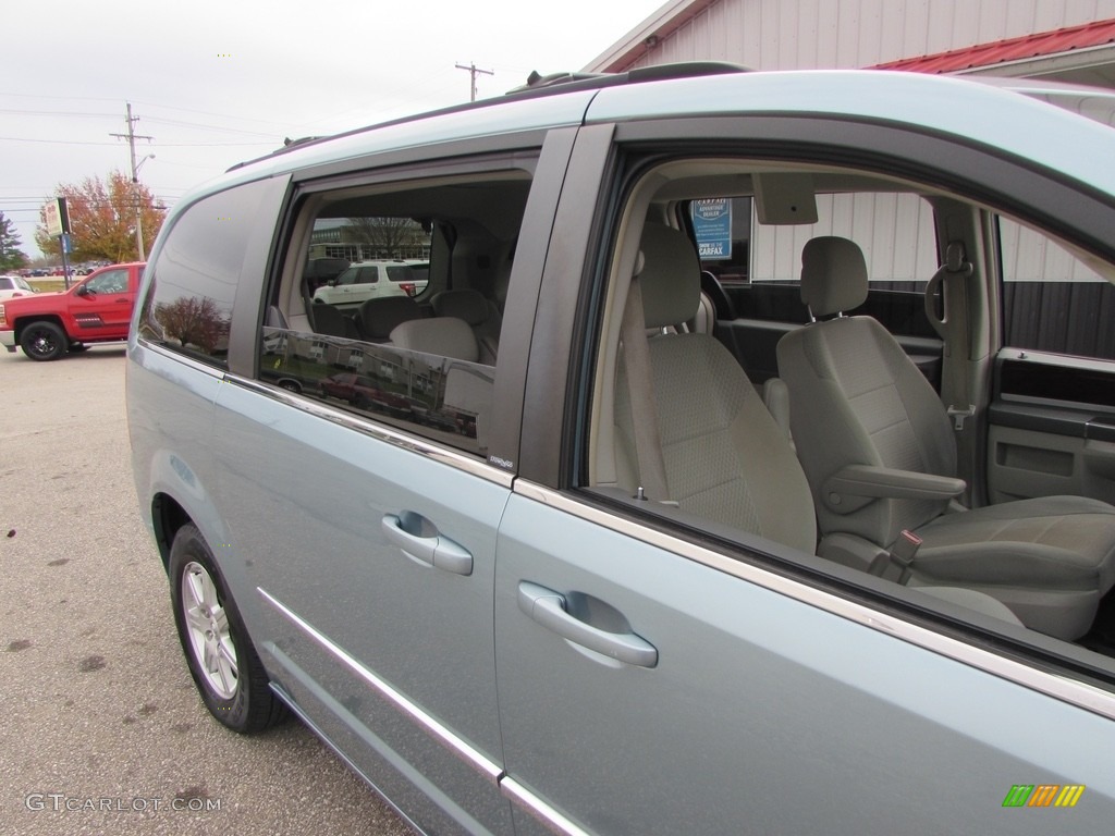 2010 Town & Country Touring - Clearwater Blue Pearl / Medium Slate Gray/Light Shale photo #12