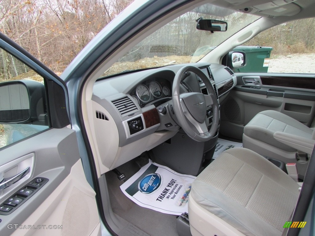 2010 Town & Country Touring - Clearwater Blue Pearl / Medium Slate Gray/Light Shale photo #42