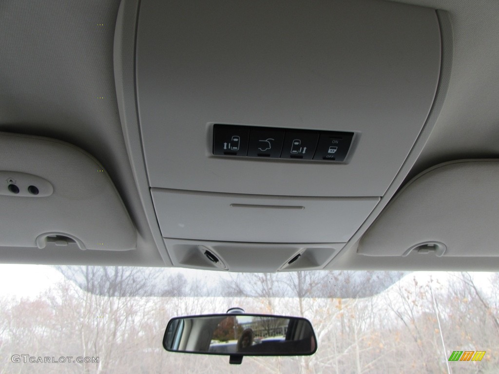 2010 Town & Country Touring - Clearwater Blue Pearl / Medium Slate Gray/Light Shale photo #51