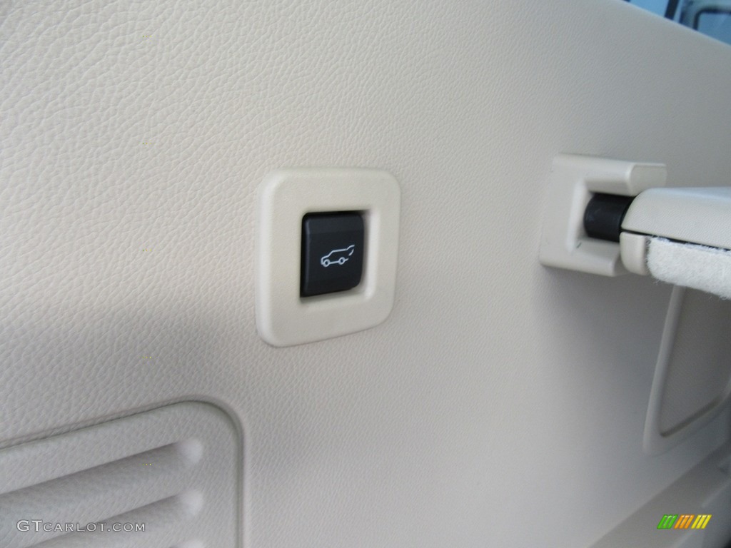 2017 Ford Expedition EL XLT Controls Photo #117257050