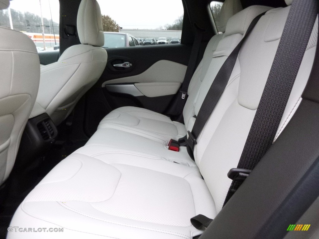 2017 Jeep Cherokee Overland 4x4 Rear Seat Photo #117258607