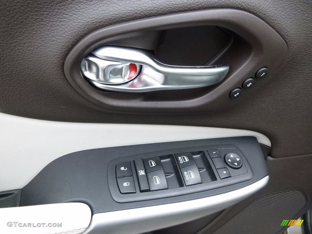 2017 Jeep Cherokee Overland 4x4 Controls Photo #117258652