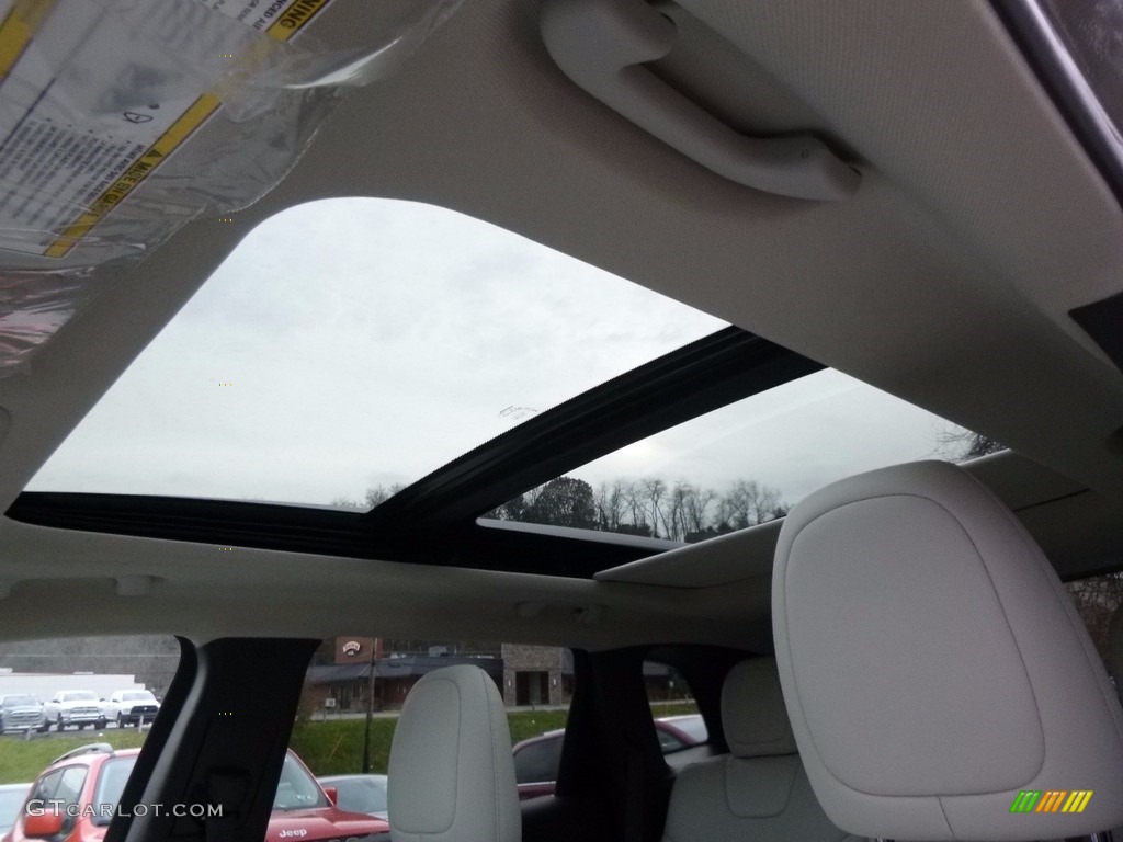 2017 Jeep Cherokee Overland 4x4 Sunroof Photo #117258718