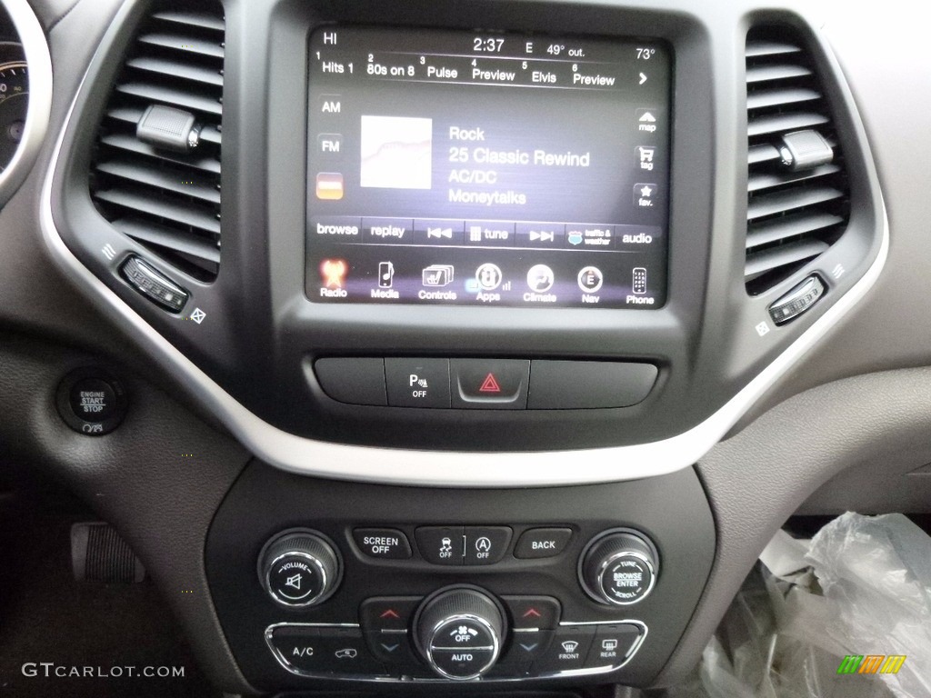 2017 Jeep Cherokee Overland 4x4 Controls Photo #117258838