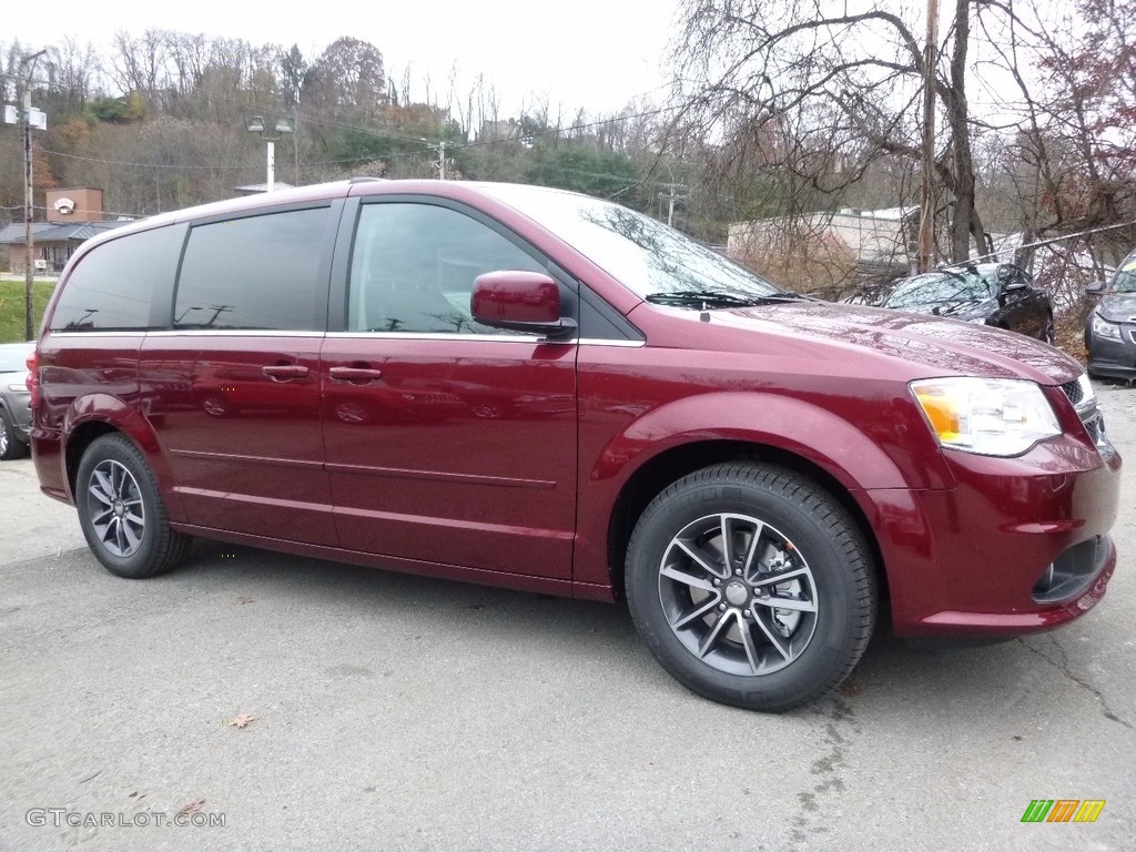 2017 Grand Caravan SXT - Octane Red / Black/Light Graystone photo #8