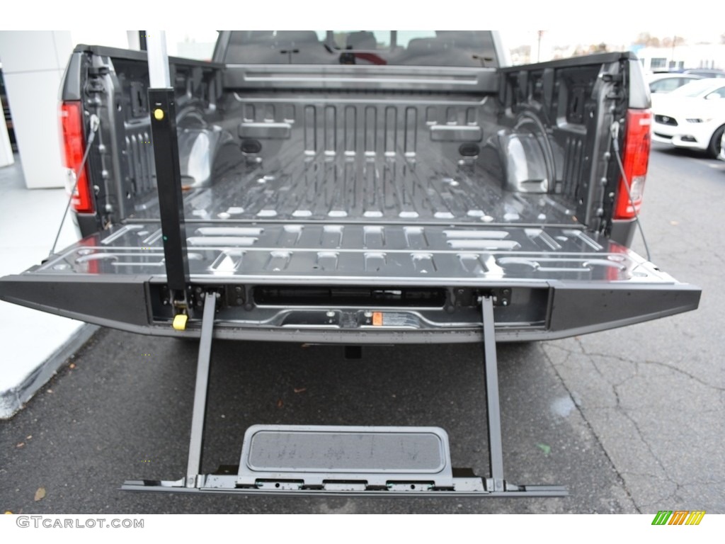 2017 F150 XLT SuperCrew 4x4 - Magnetic / Black photo #6