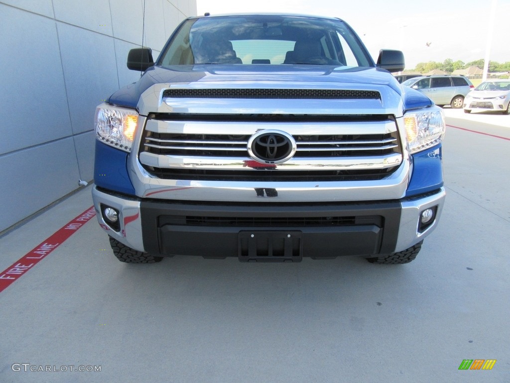 2017 Tundra SR5 TSS Off-Road CrewMax - Blazing Blue Pearl / Graphite photo #8