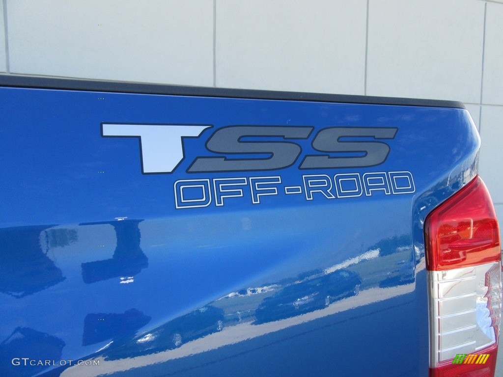 2017 Toyota Tundra SR5 TSS Off-Road CrewMax Marks and Logos Photo #117275326