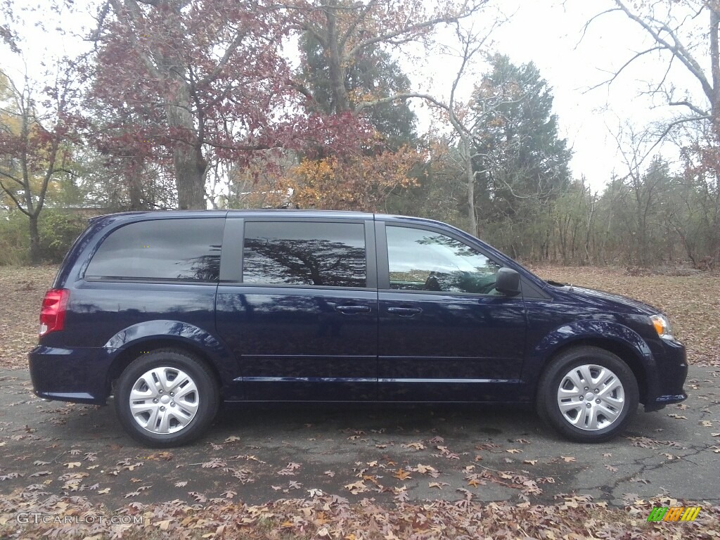 2017 Grand Caravan SE - Contusion Blue Pearlcoat / Black/Light Graystone photo #5