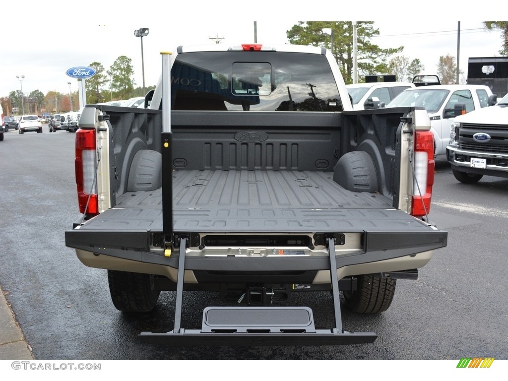 2017 F250 Super Duty Platinum Crew Cab 4x4 - White Gold / Black photo #6