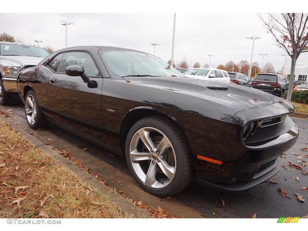 2017 Challenger R/T - Pitch Black / Black photo #4