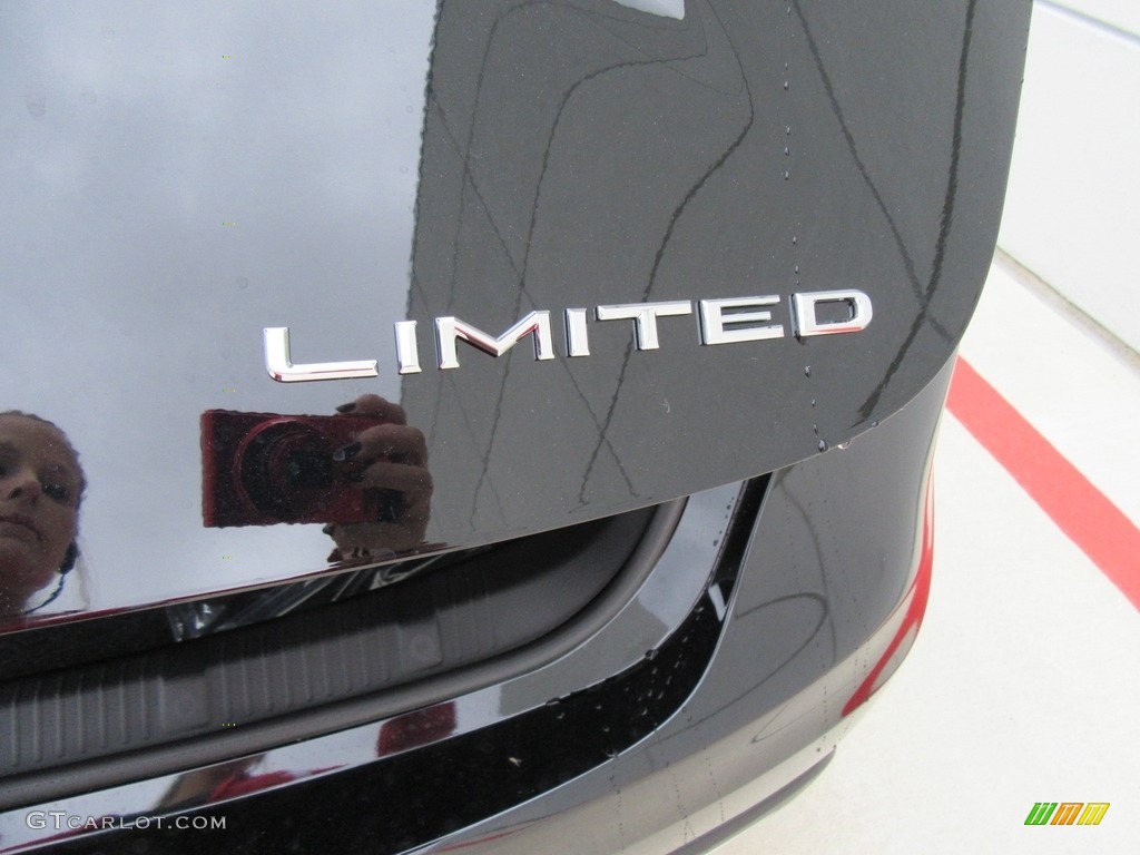 2017 Toyota Avalon Limited Marks and Logos Photo #117286765