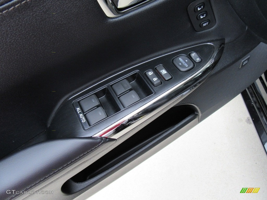 2017 Toyota Avalon Limited Controls Photo #117286842