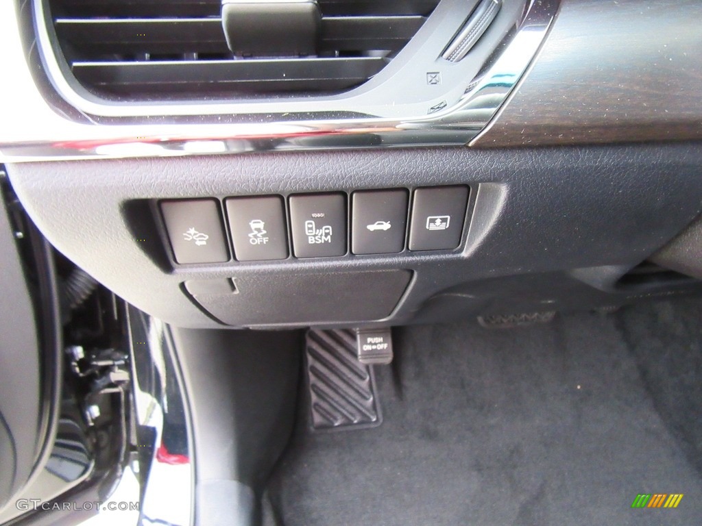 2017 Toyota Avalon Limited Controls Photo #117287008