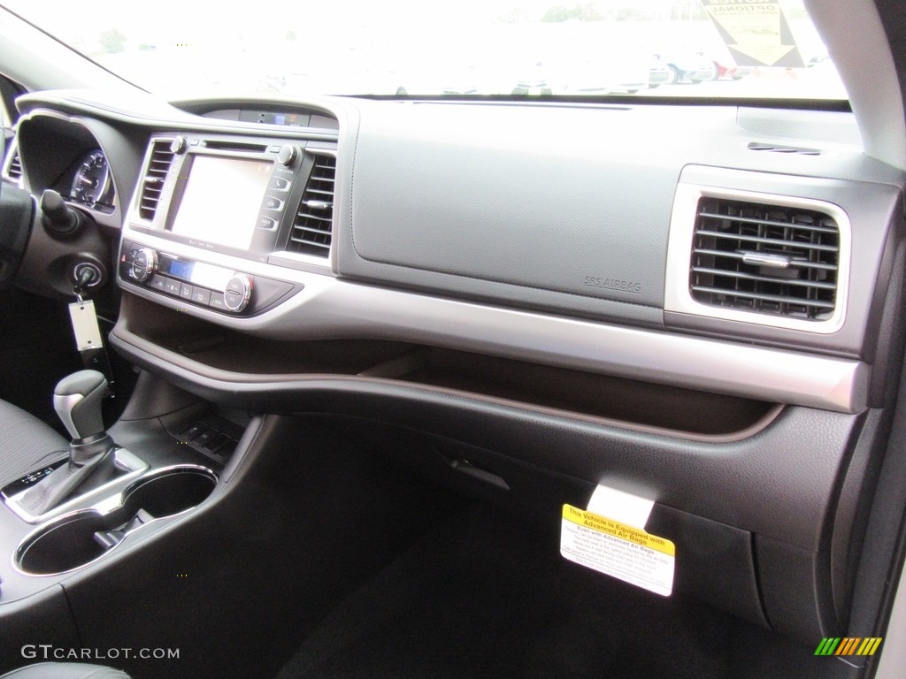 2016 Toyota Highlander LE Plus Black Dashboard Photo #117288883