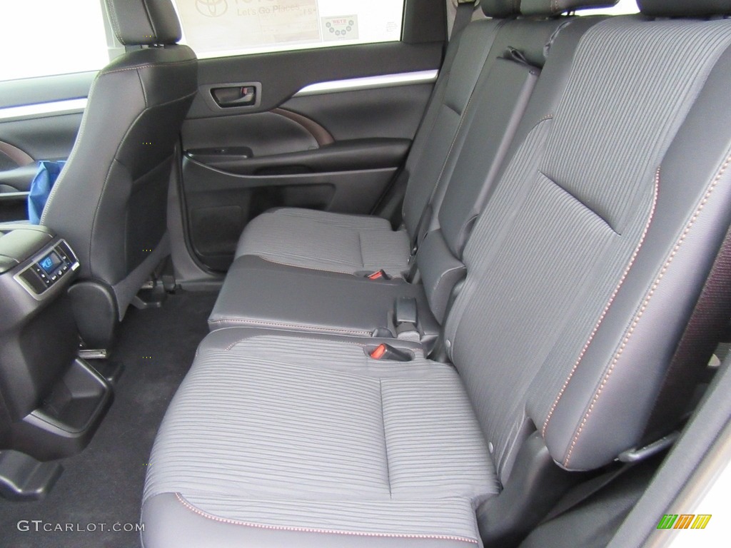 2016 Toyota Highlander LE Plus Rear Seat Photos