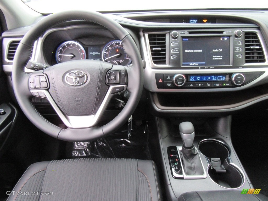 2016 Toyota Highlander LE Plus Dashboard Photos